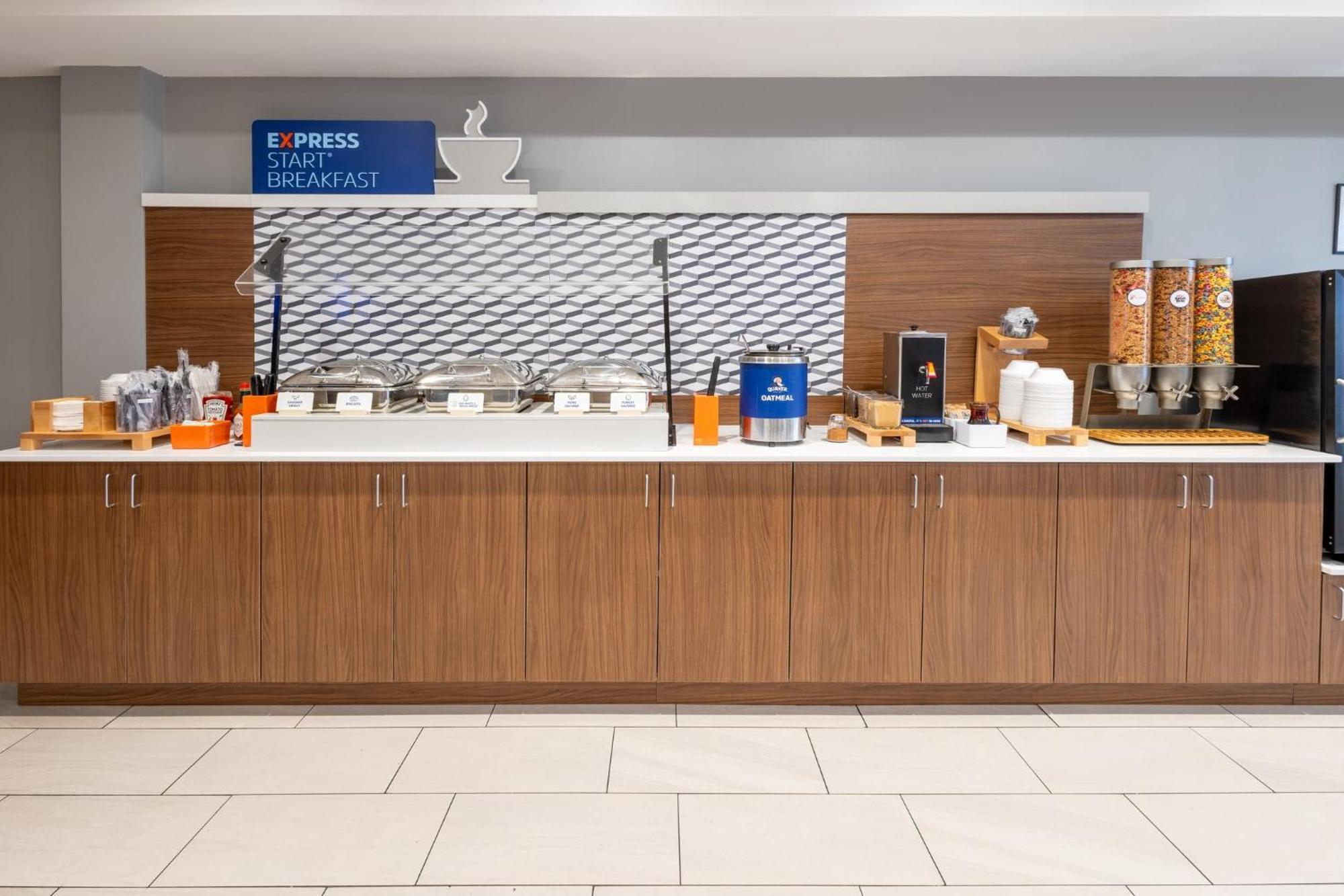 Holiday Inn Express Hotel & Suites Jackson - Flowood By Ihg Exterior foto
